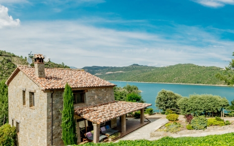 Casa rural junto al lago en Cataluña